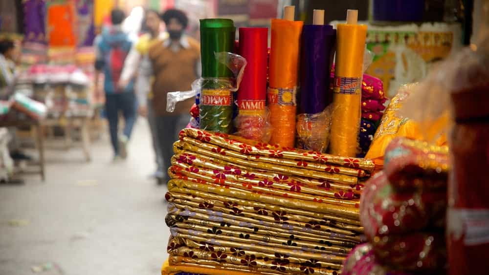 Explore 10 Amazing shopping places in Amritsar