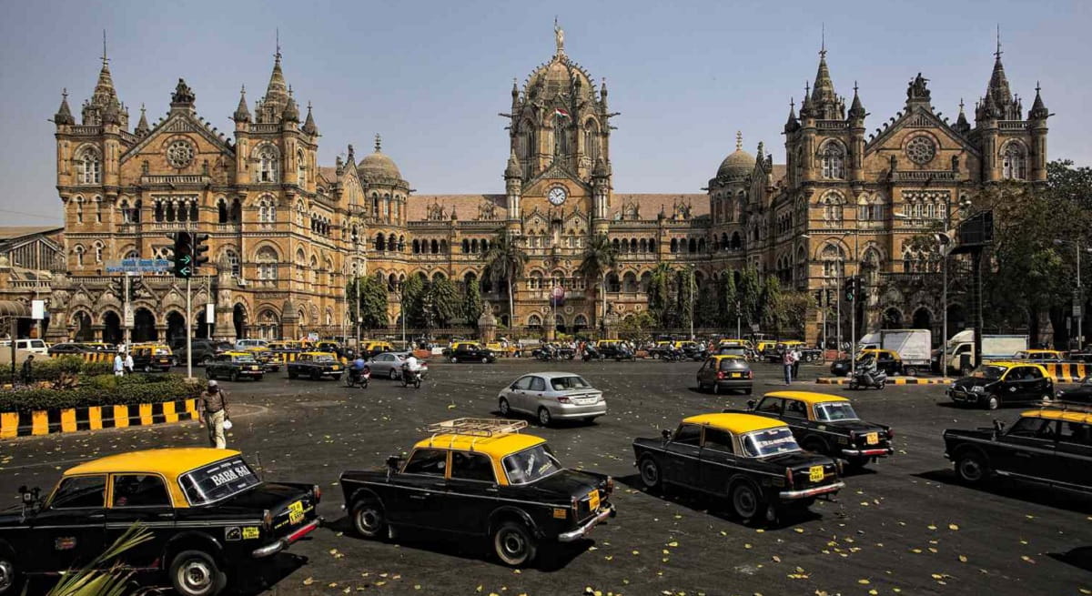 How to Travel Smart: Local Transport in Mumbai for Tourists (2025 Guide)